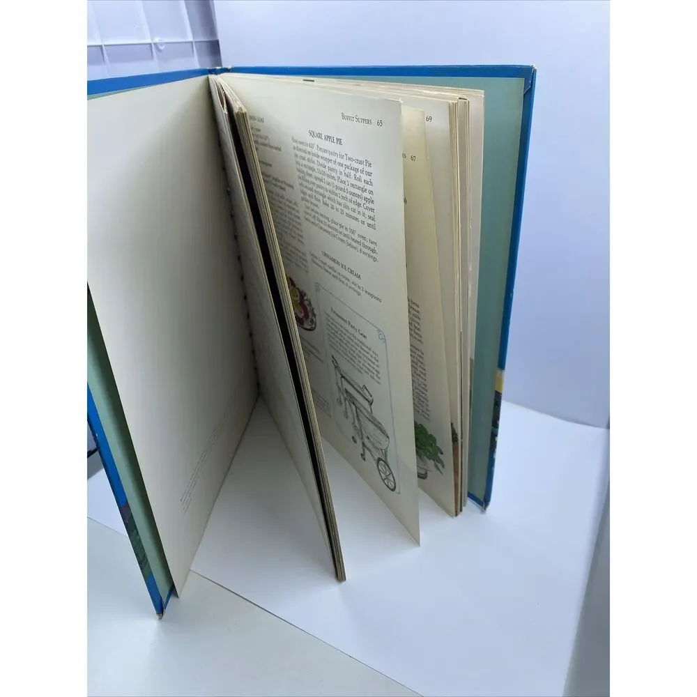 Betty Crocker's Hostess Cookbook 1967 1960's Housewife Recipes 2nd Print/1st Ed
